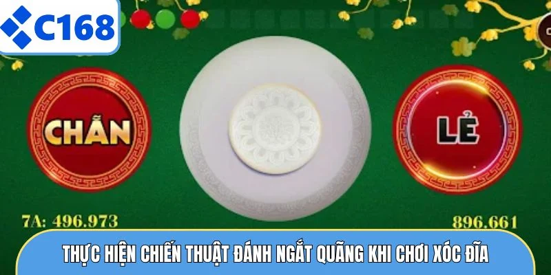 Thực hiện chiến thuật đánh ngắt quãng khi chơi xóc đĩa